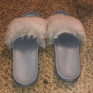 Size 9 W Uggs Slides